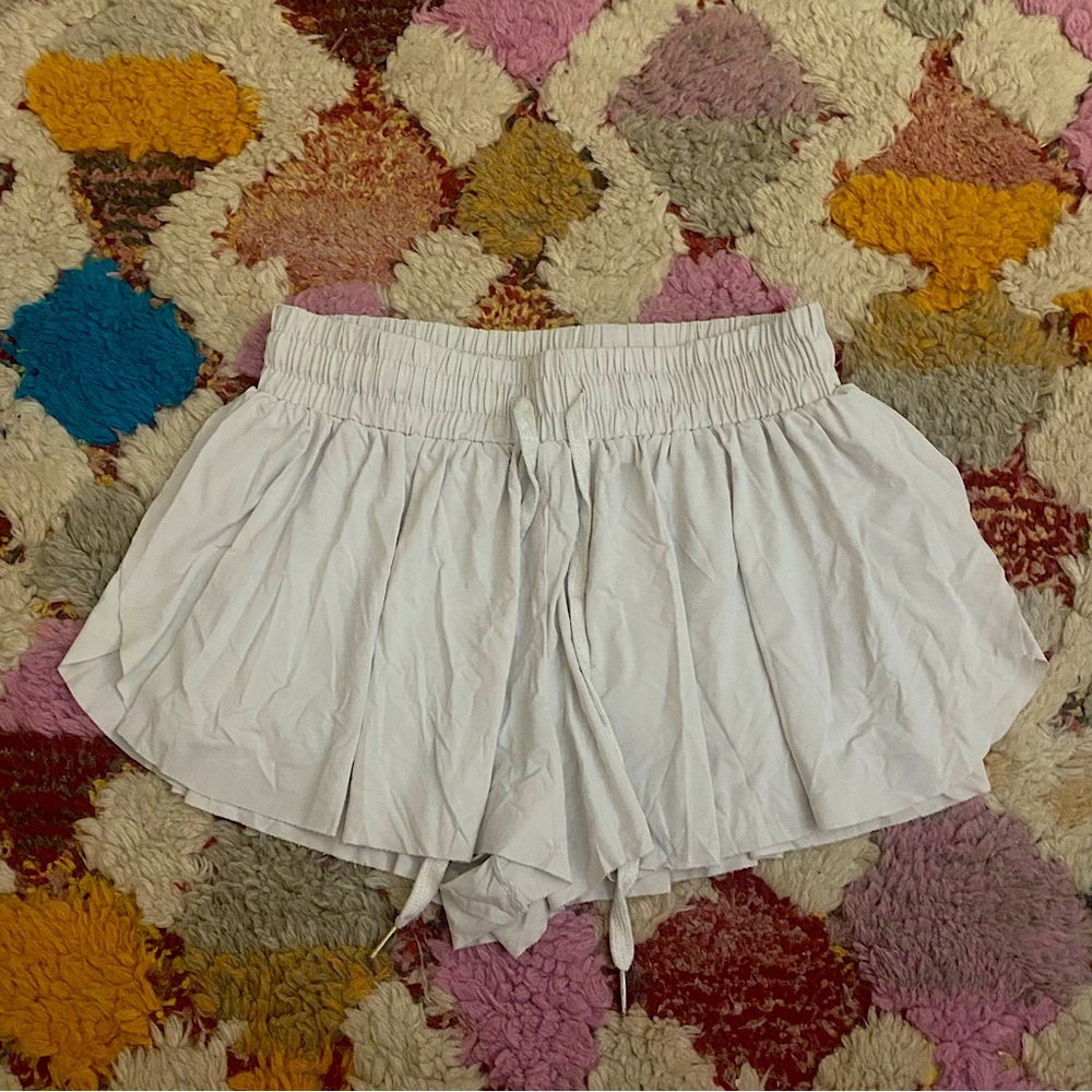 Kieki Kona Shorts in White